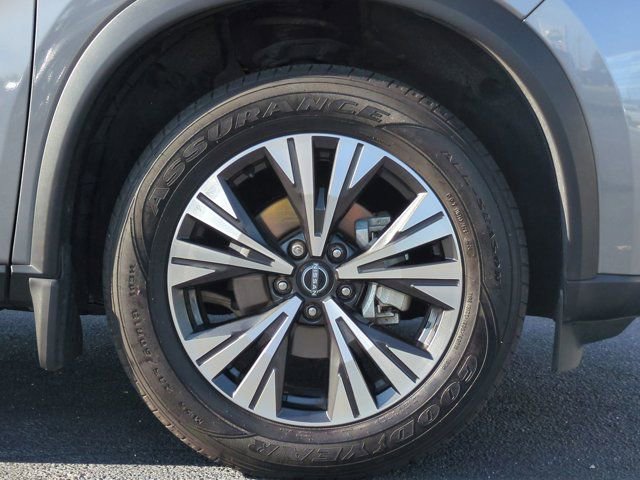 Used 2023 Nissan Rogue SV FWD image 12