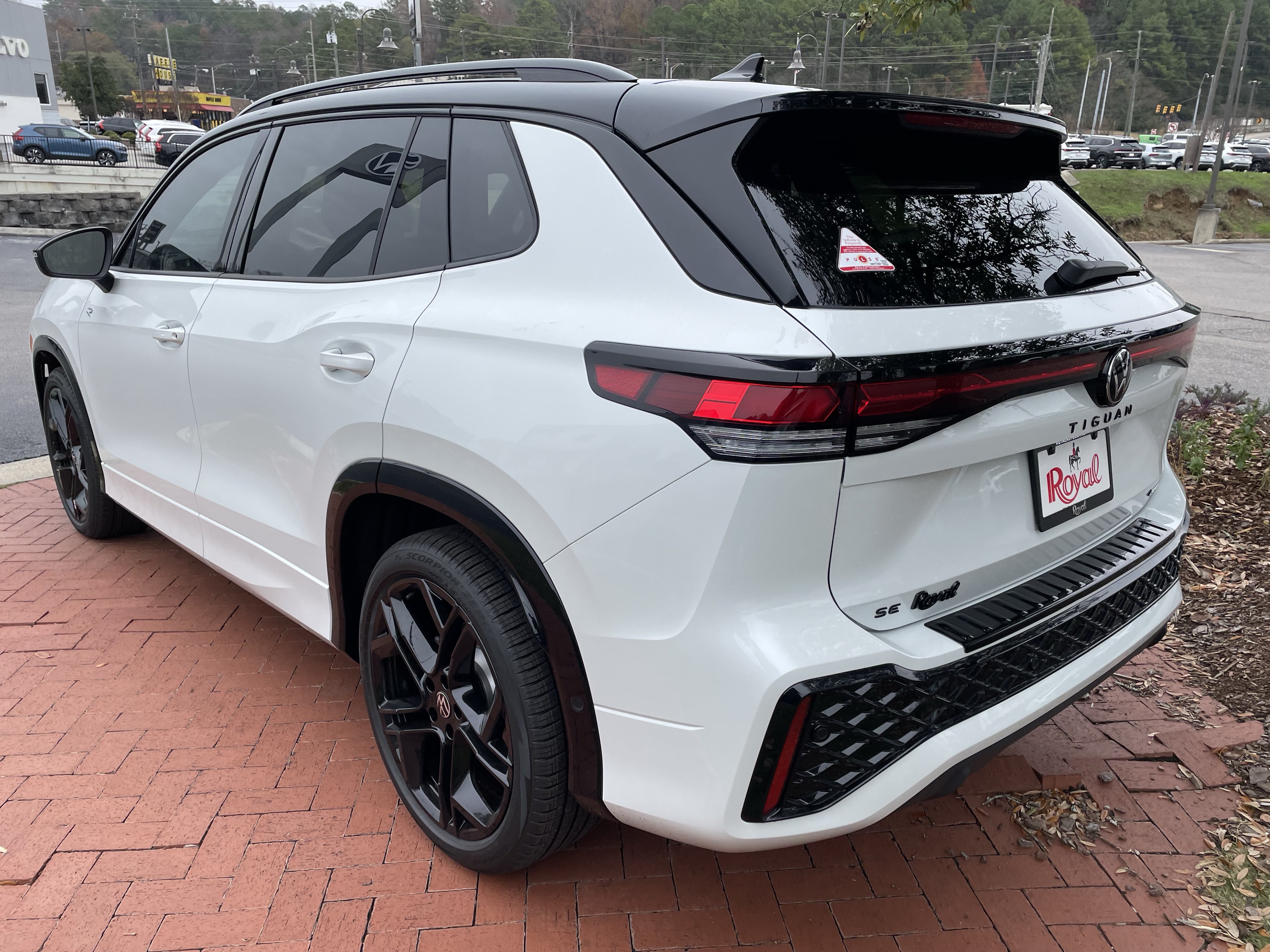 New 2026 Volkswagen Tiguan SE R-Line FWD image 6
