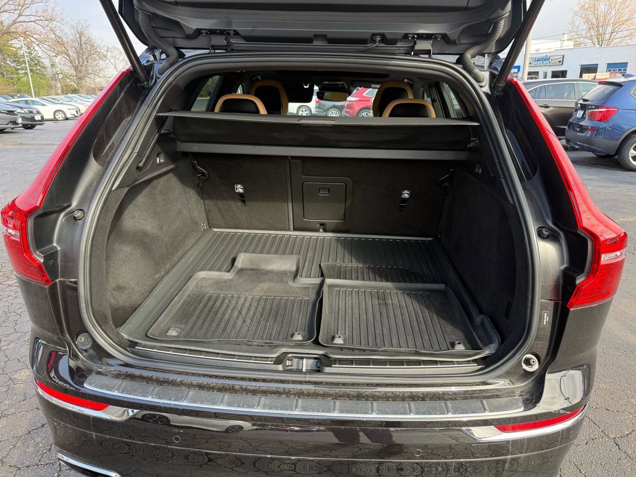 Used 2018 Volvo XC60 T6 Inscription w/ Vision Package image 11