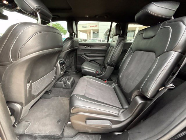 Used 2024 Jeep Grand Cherokee L Altitude AWD/4WD image 13