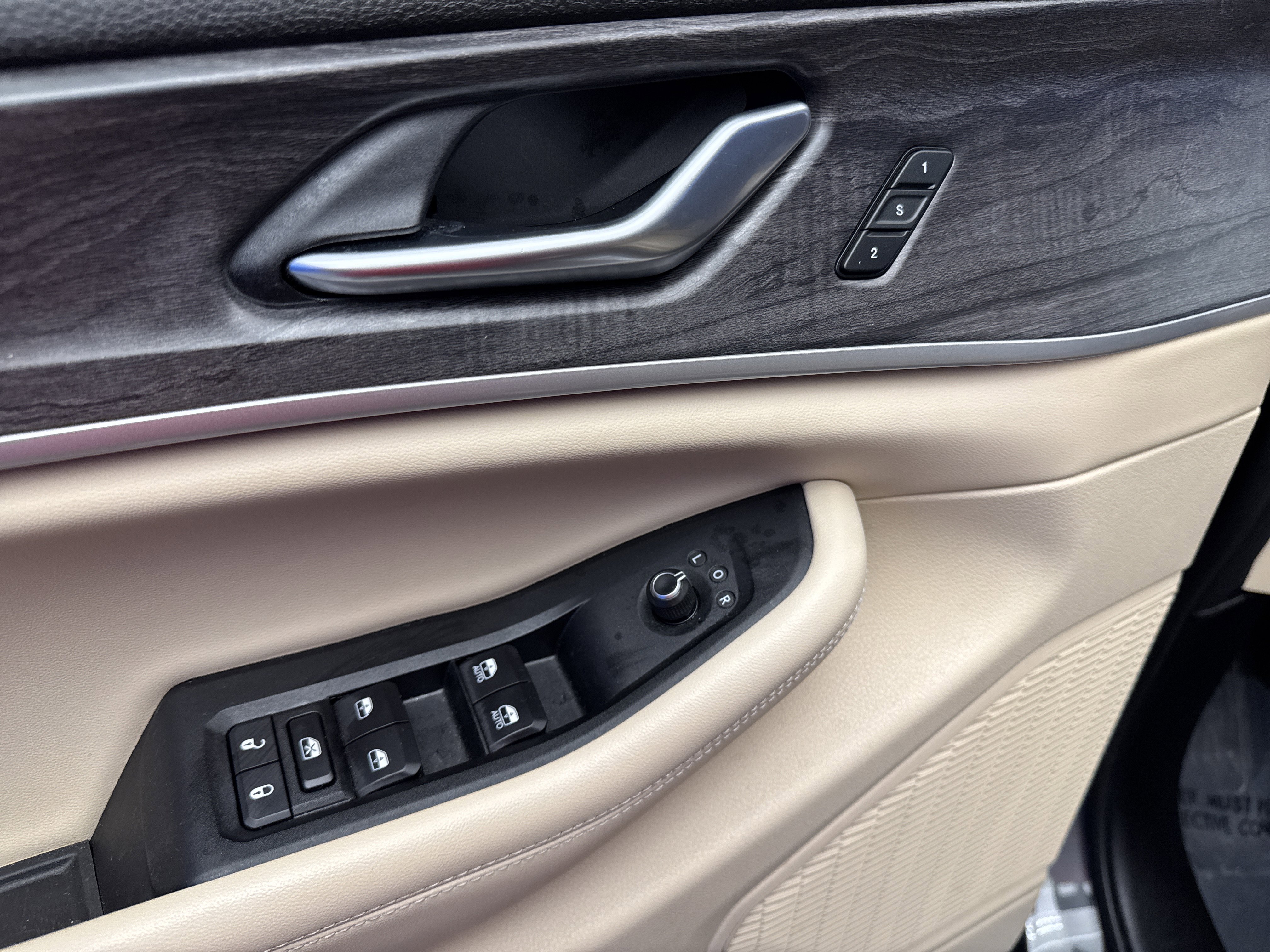 Used 2023 Jeep Grand Cherokee L Limited image 11