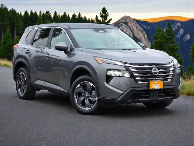 Used 2025 Nissan Rogue SV image 2