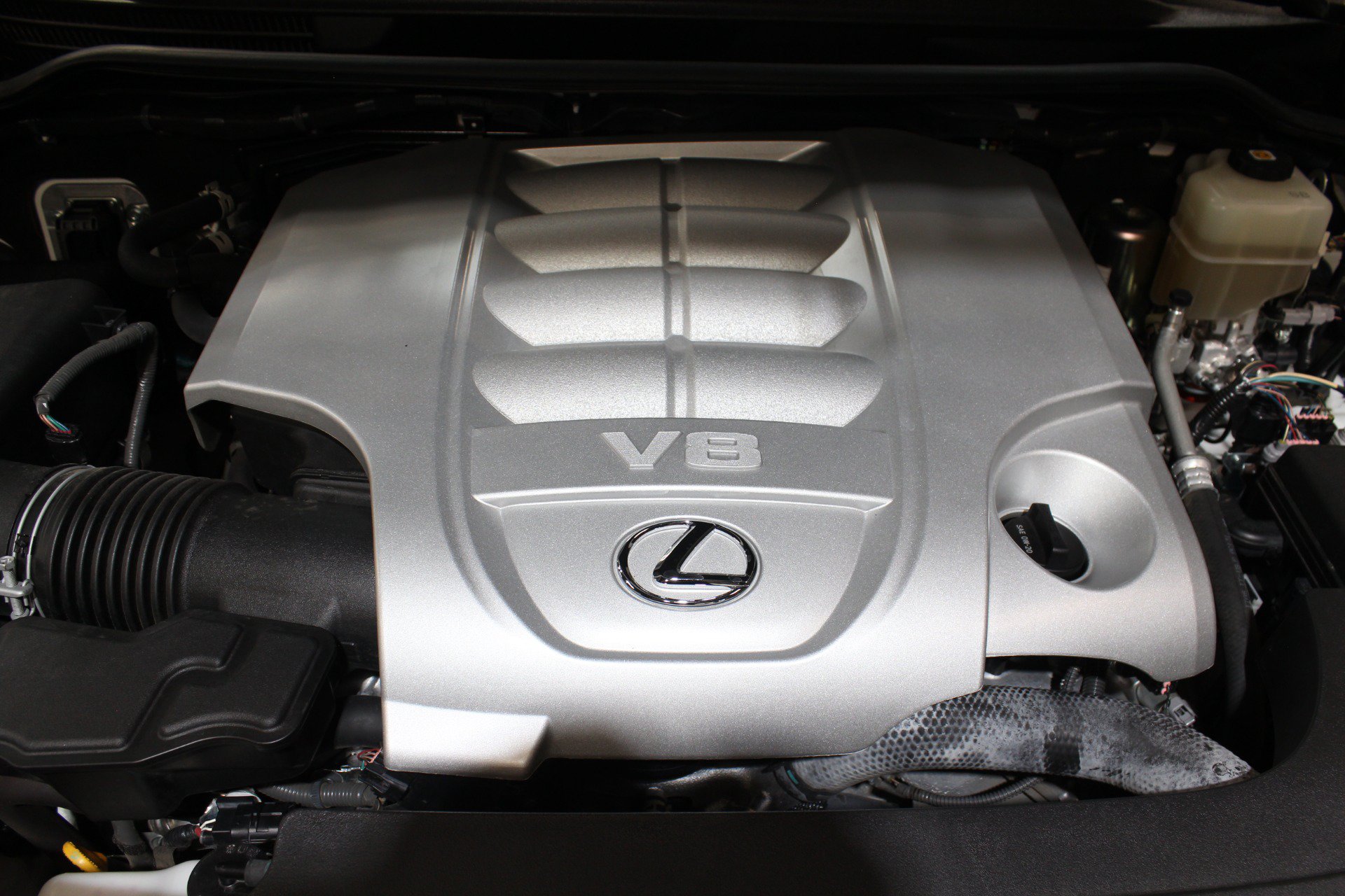 Used 2021 Lexus LX 570 4WD w/ Luxury Package image 24