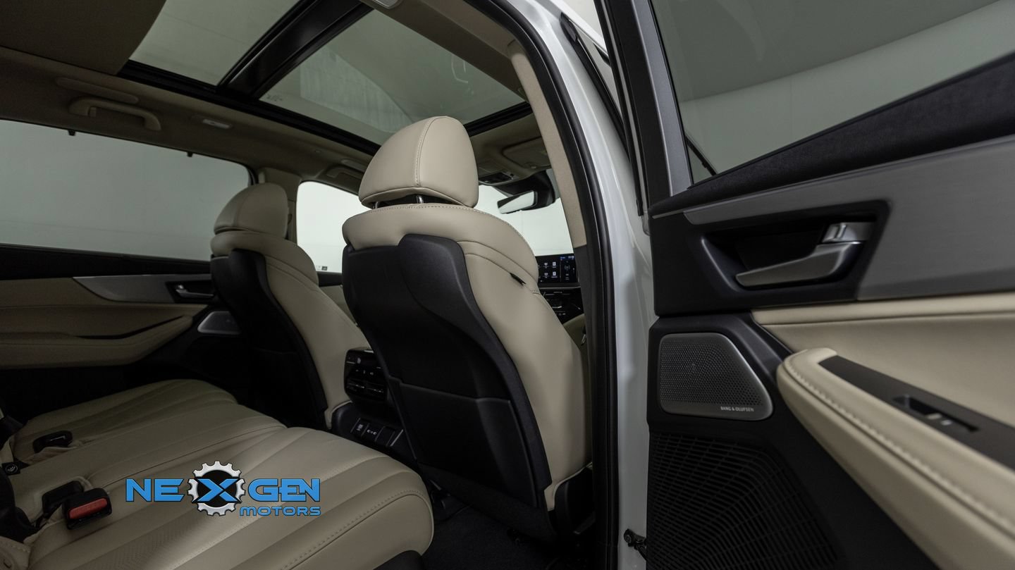 Used 2025 Acura MDX SH-AWD w/ Technology Package image 34