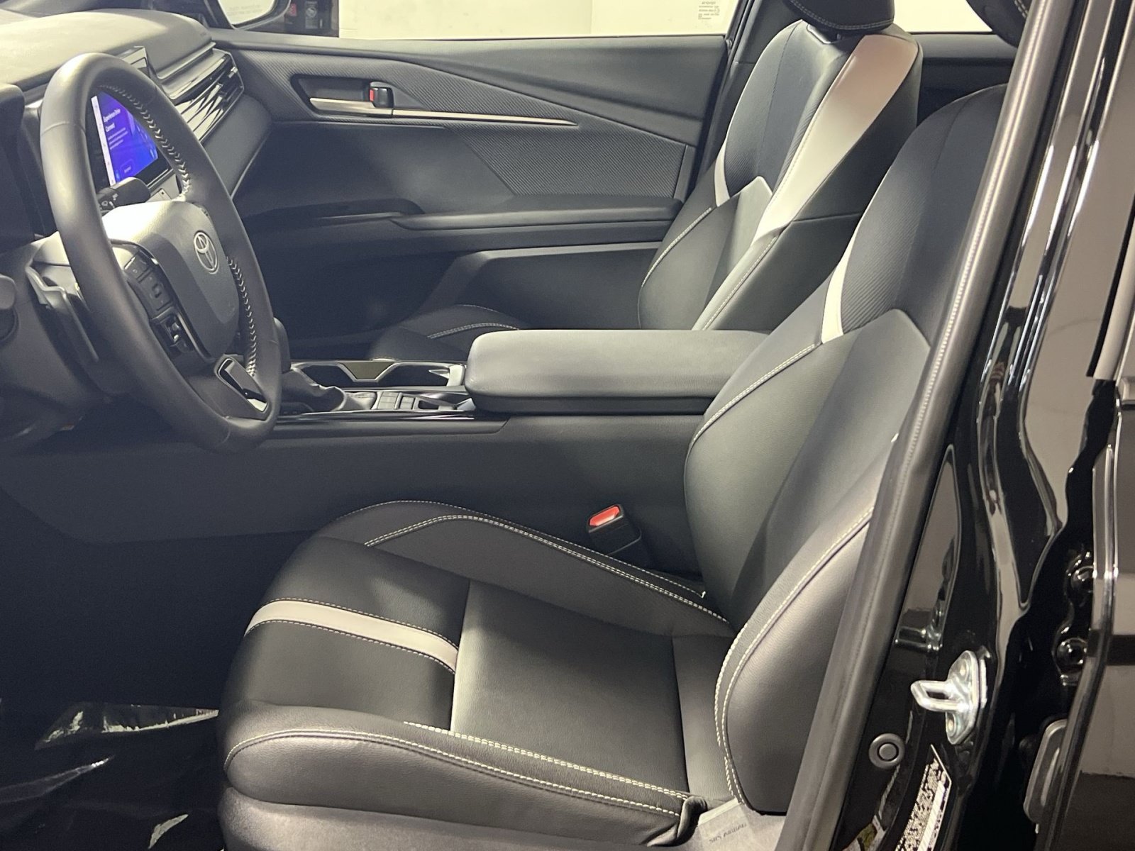 Used 2026 Toyota Camry SE FWD image 13