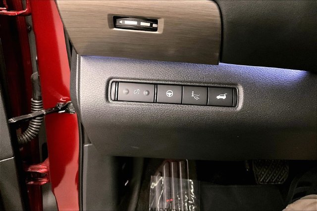 Used 2025 Nissan Pathfinder Platinum AWD/4WD image 39