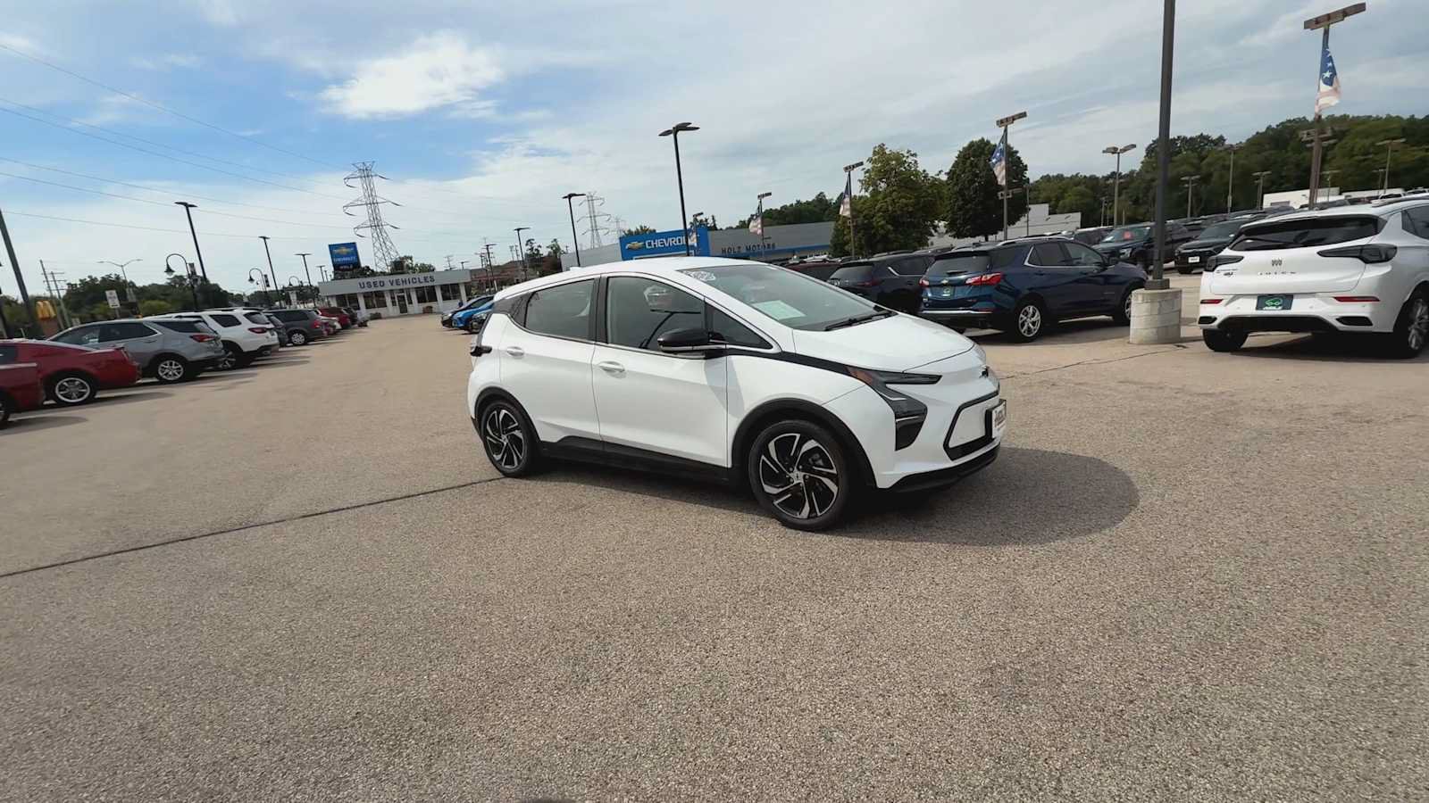 Certified 2022 Chevrolet Bolt LT w/ Infotainment Package FWD image 2