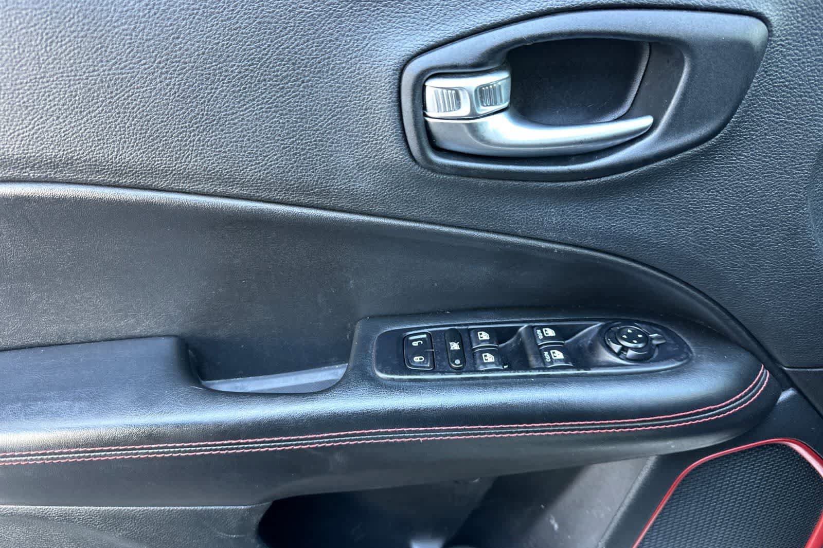Used 2018 Jeep Compass Trailhawk w/ Cold Weather Group AWD/4WD image 12