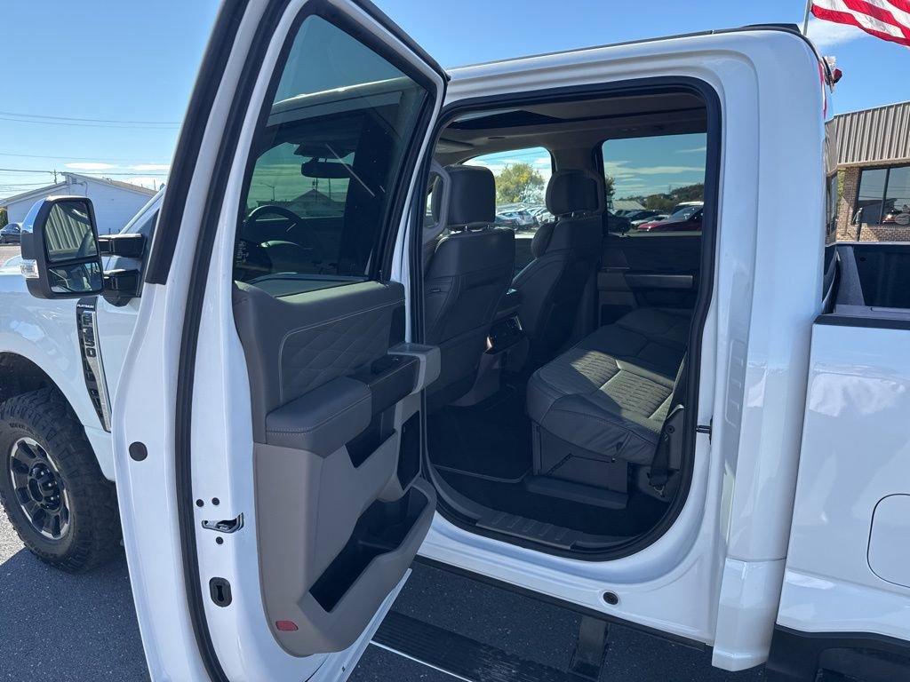 Used 2025 Ford F350 Platinum w/ Platinum Plus Package image 18