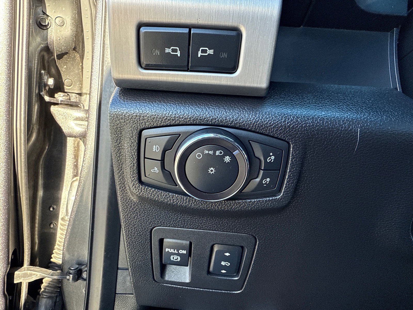 Used 2018 Ford F150 Platinum w/ Equipment Group 701A Luxury image 36