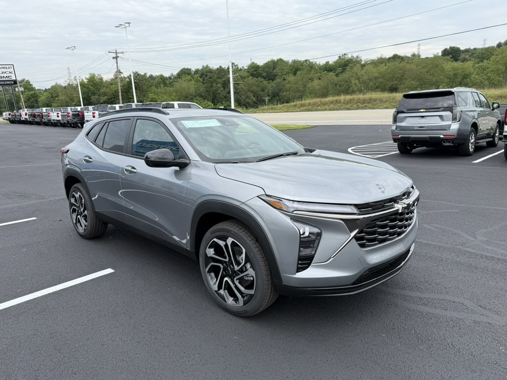 New 2026 Chevrolet Trax RS w/ Sunroof Package FWD image 7