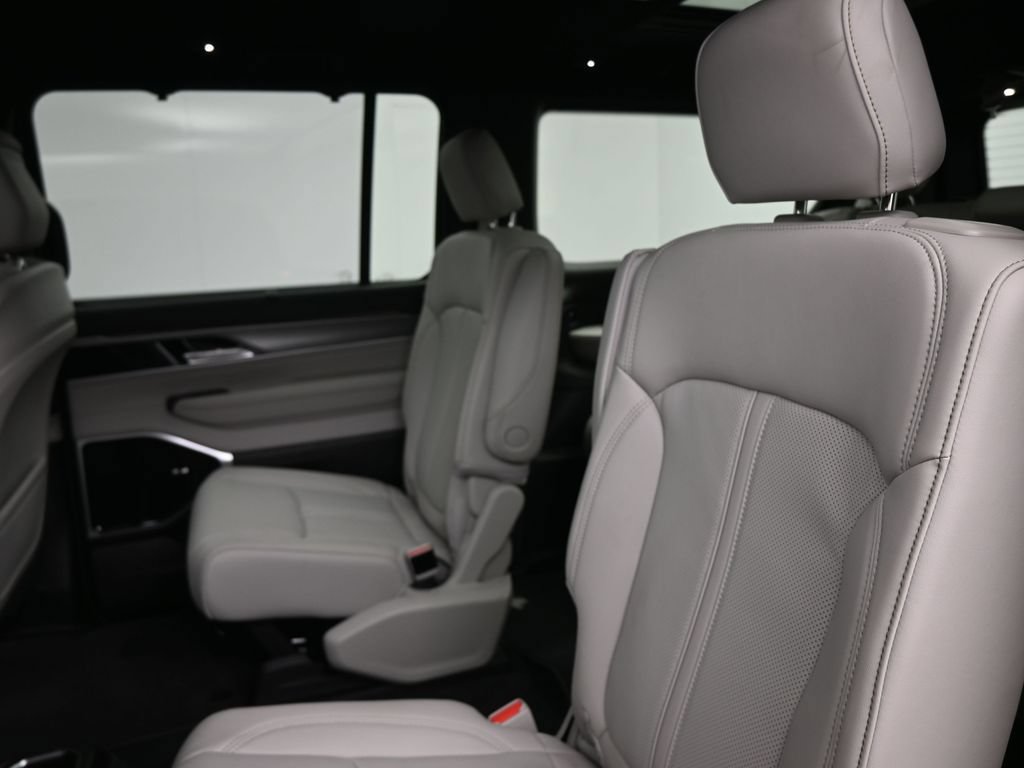 New 2026 Jeep Grand Wagoneer Limited AWD/4WD image 10