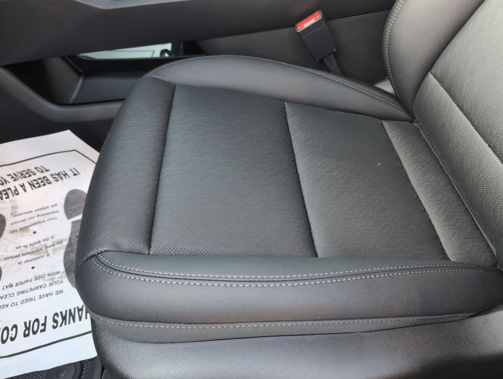 New 2026 Chevrolet Equinox LT w/ Convenience Package II image 24