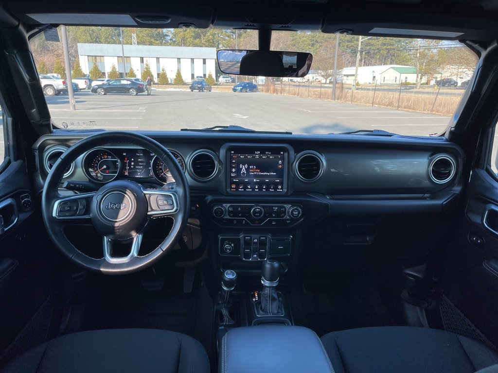 Used 2022 Jeep Gladiator Overland w/ Cold Weather Group image 8