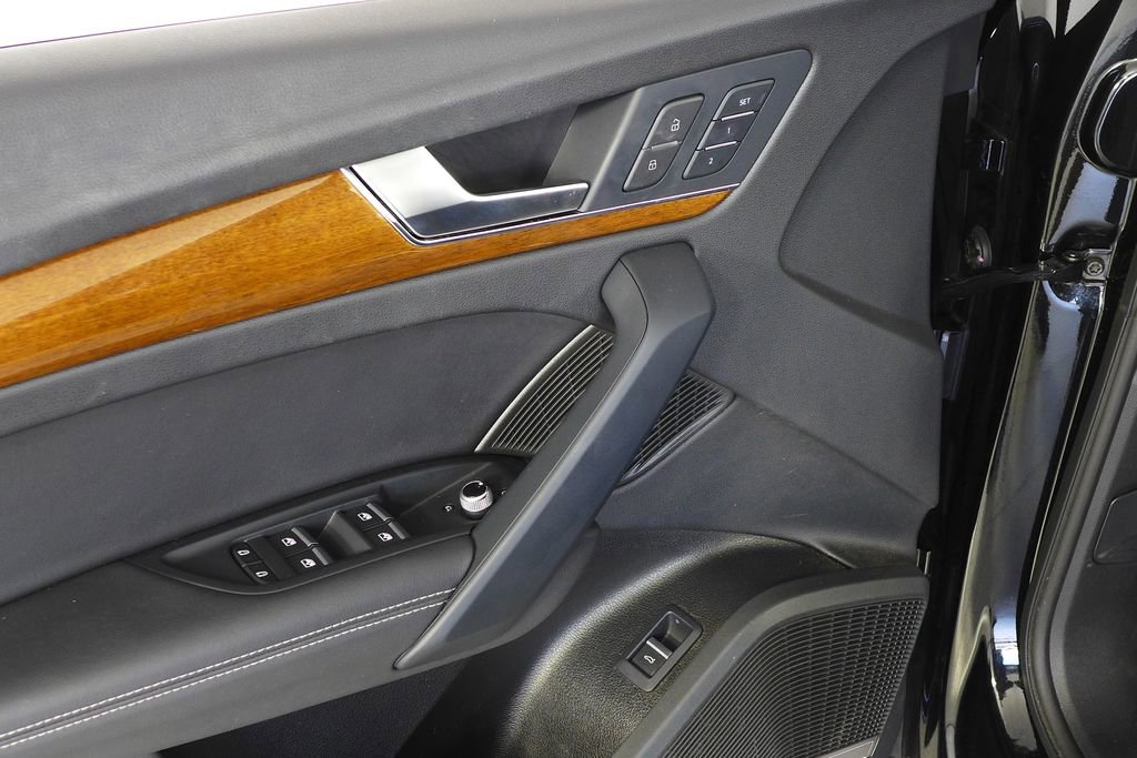 Used 2023 Audi Q5 2.0T Premium Plus w/ Premium Plus Package image 12