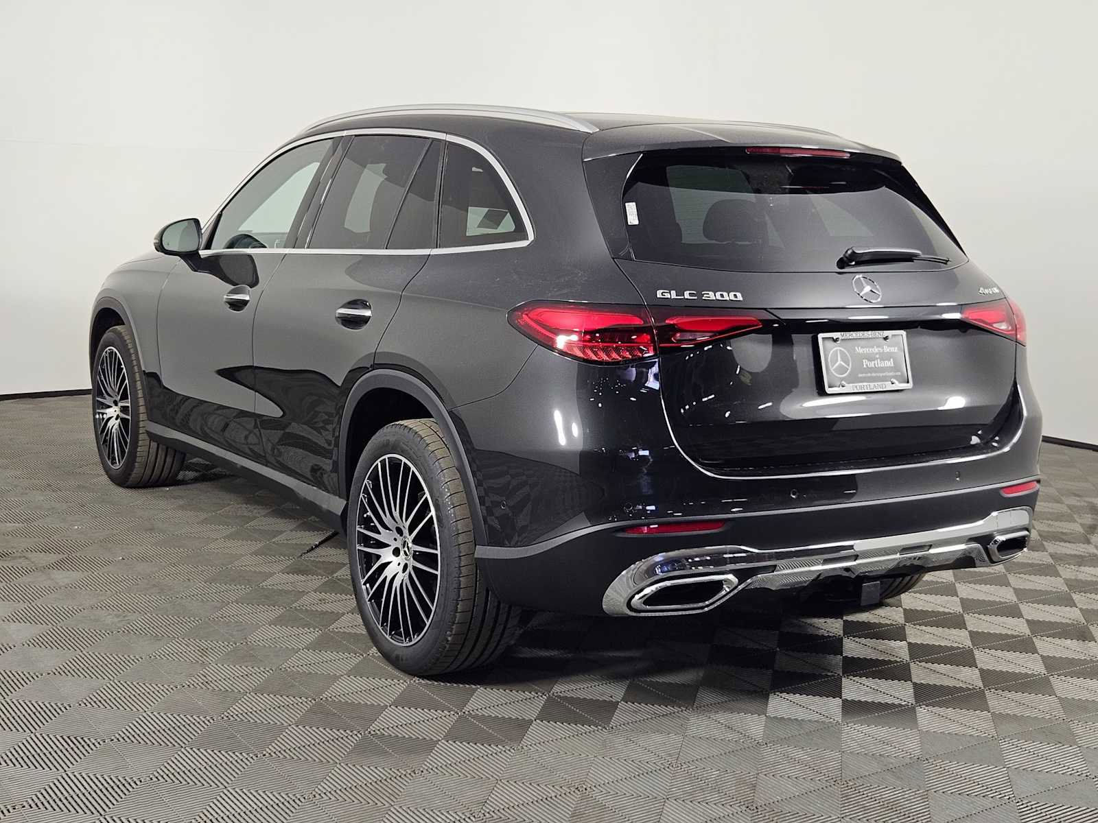 New 2025 Mercedes-Benz GLC 300 4MATIC image 3
