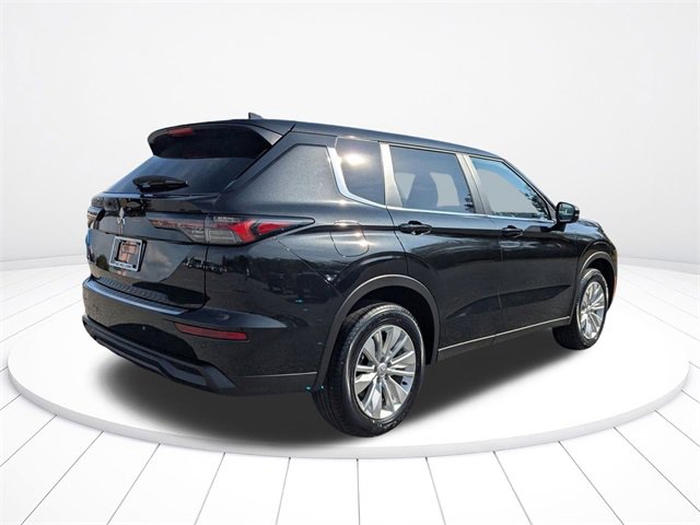 New 2026 Mitsubishi Outlander ES image 3