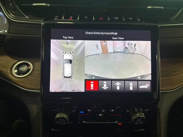 Used 2023 Jeep Grand Cherokee Summit AWD/4WD image 18
