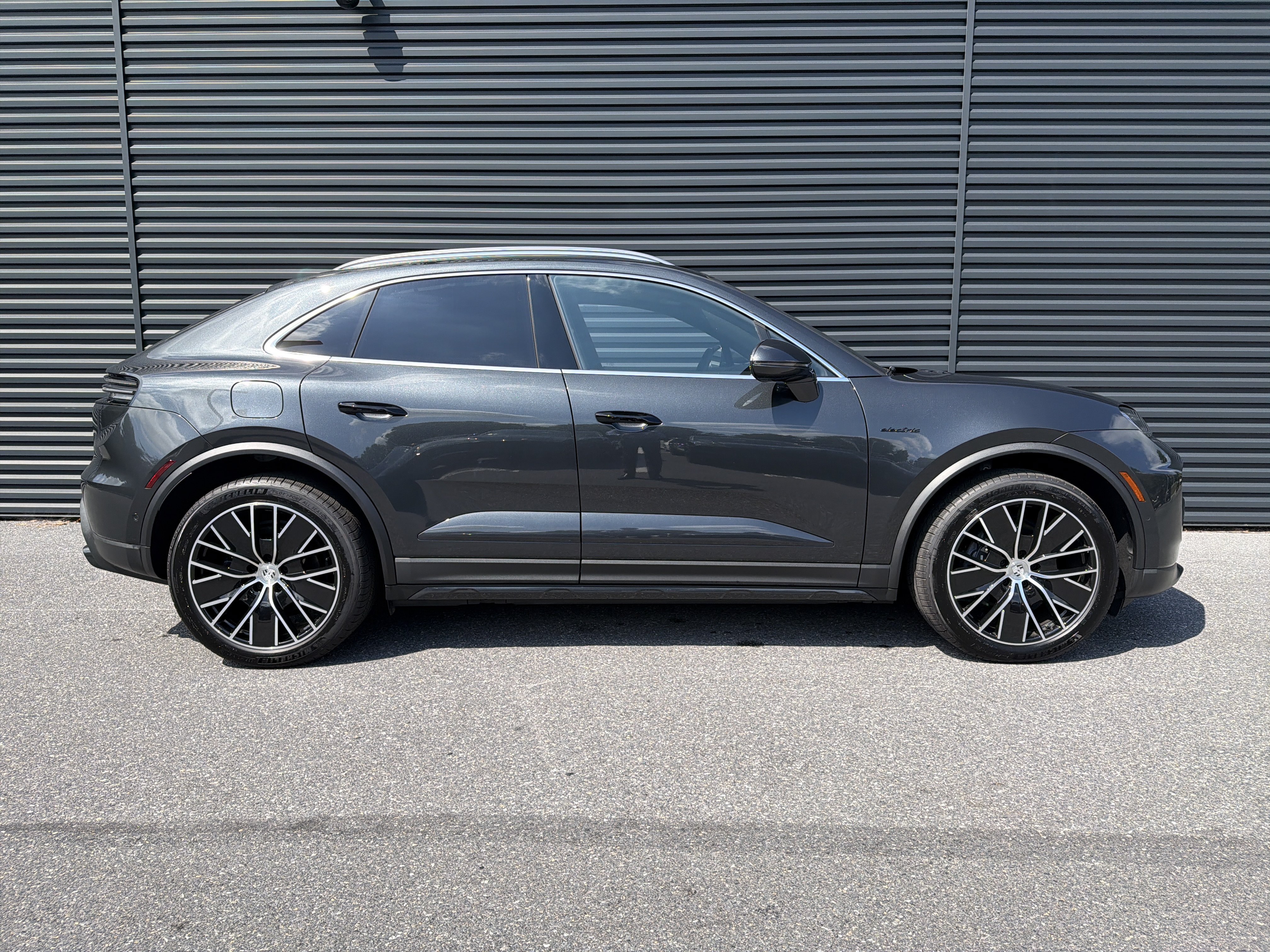 New 2025 Porsche Macan 4 Electric AWD/4WD image 6