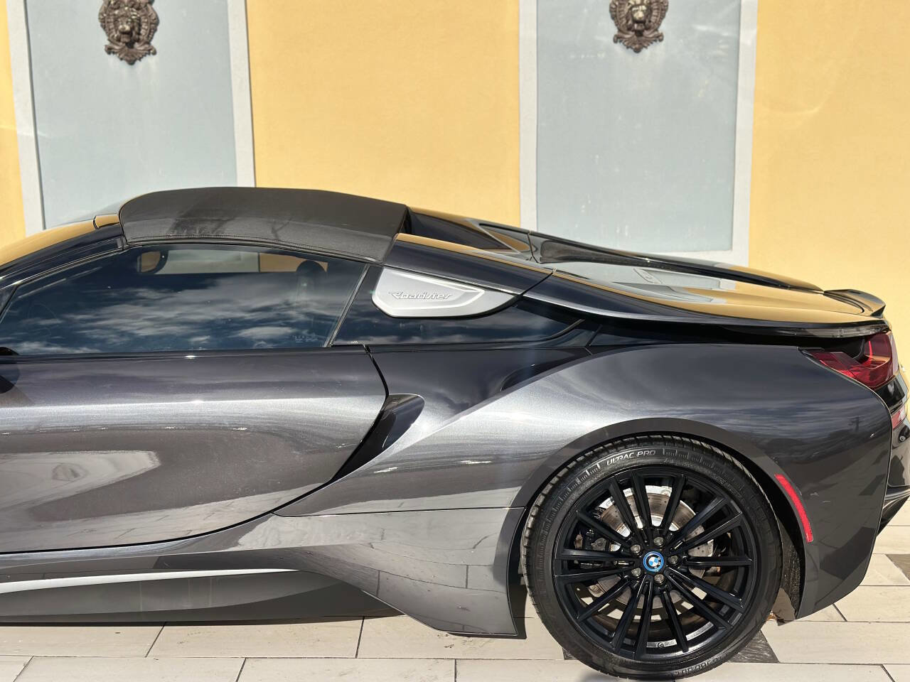 Used 2019 BMW i8 Roadster AWD/4WD image 11