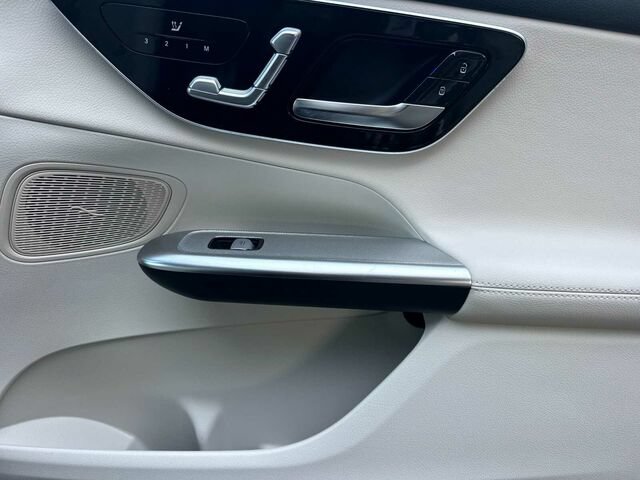 Certified 2025 Mercedes-Benz GLC 300 image 22
