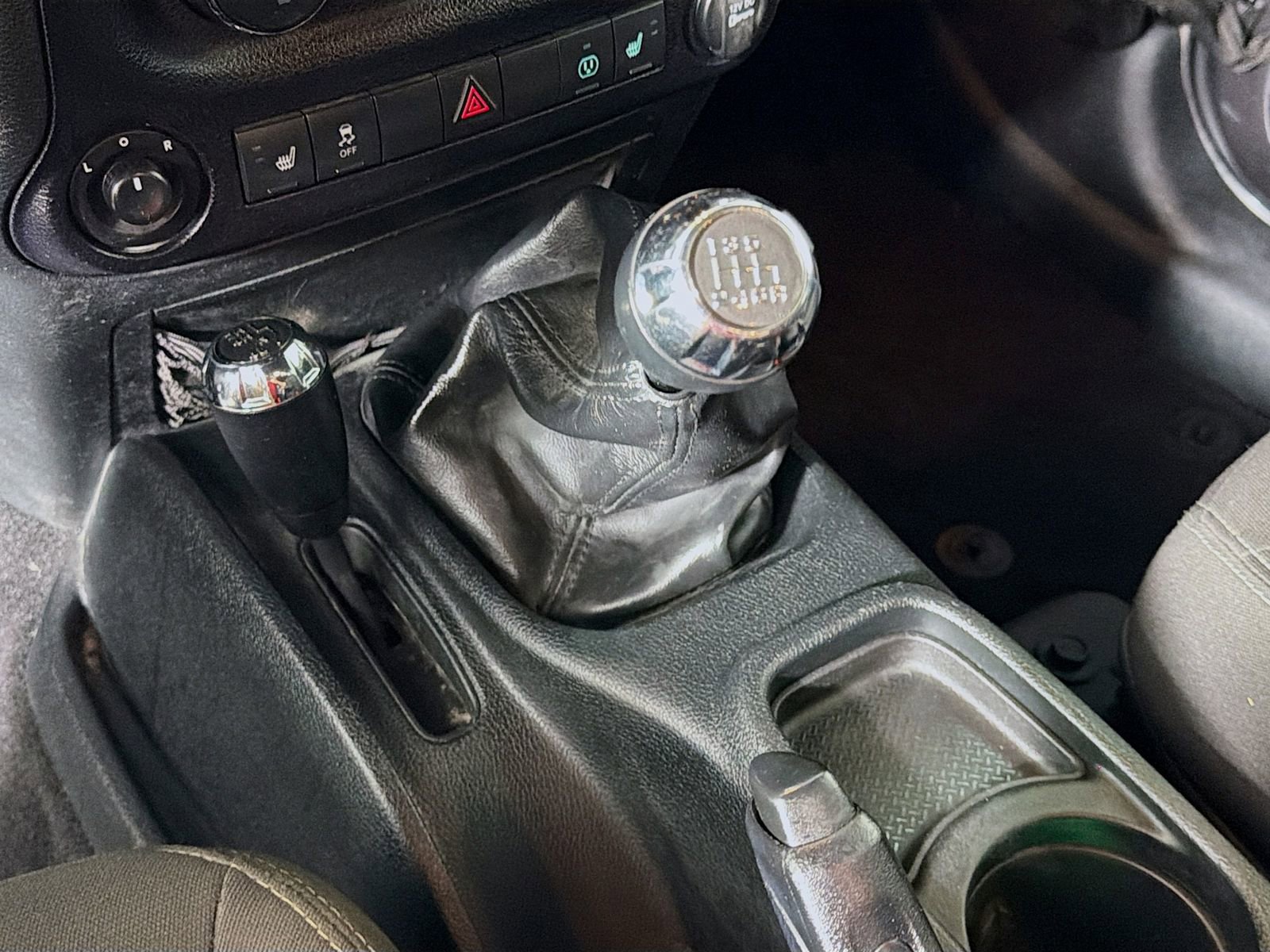 Used 2017 Jeep Wrangler Unlimited Sahara w/ Connectivity Group image 16
