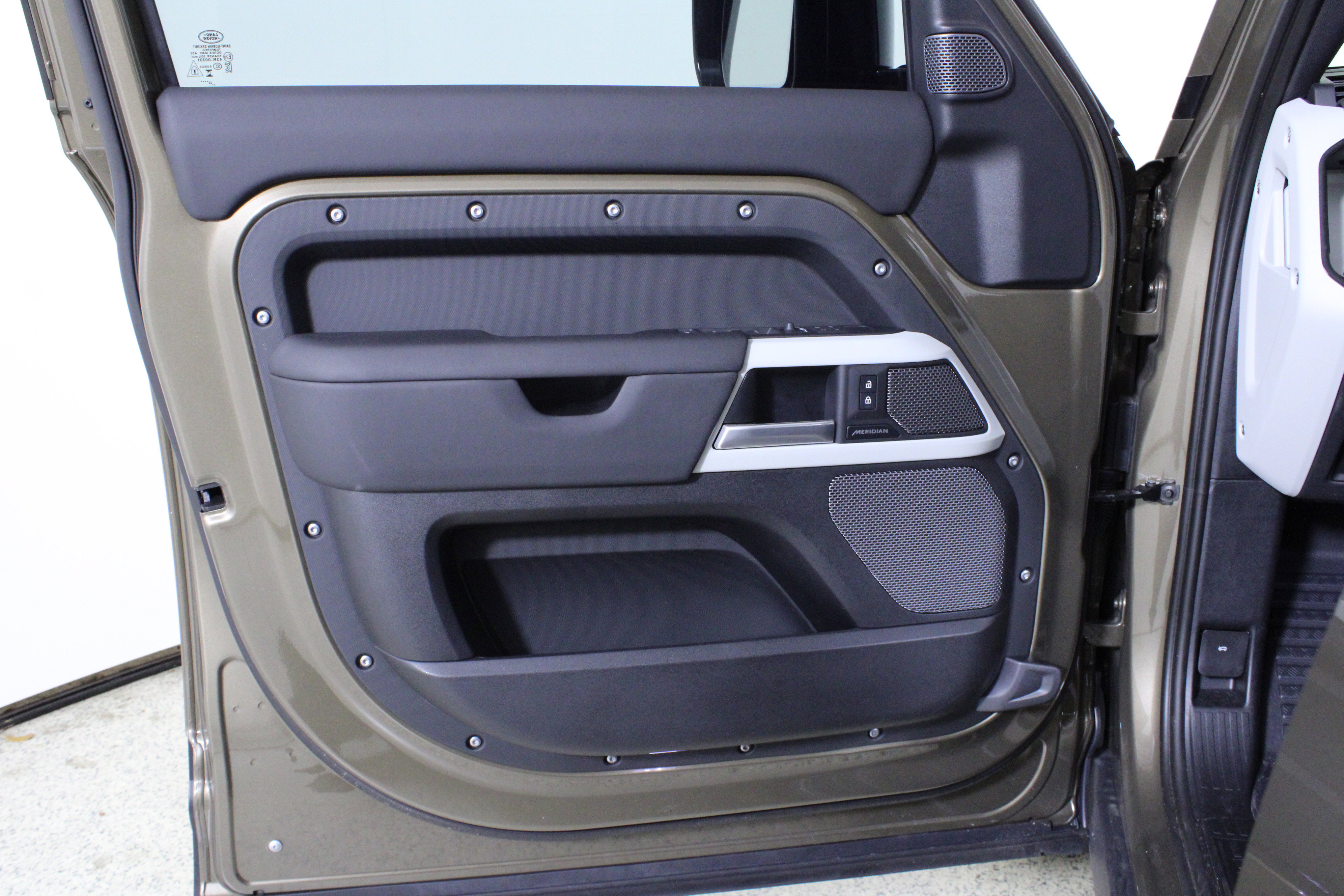 Used 2024 Land Rover Defender 110 S image 18