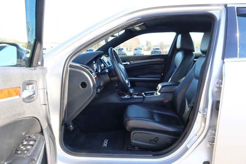 Used 2012 Chrysler 300 Limited image 9