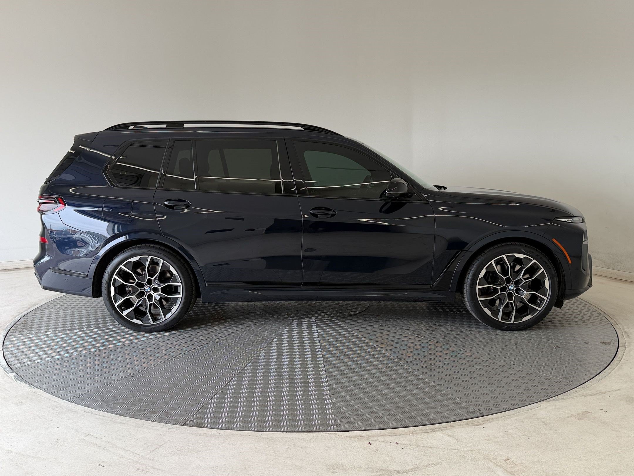 Certified 2023 BMW X7 M60i w/ Executive Package AWD/4WD image 8