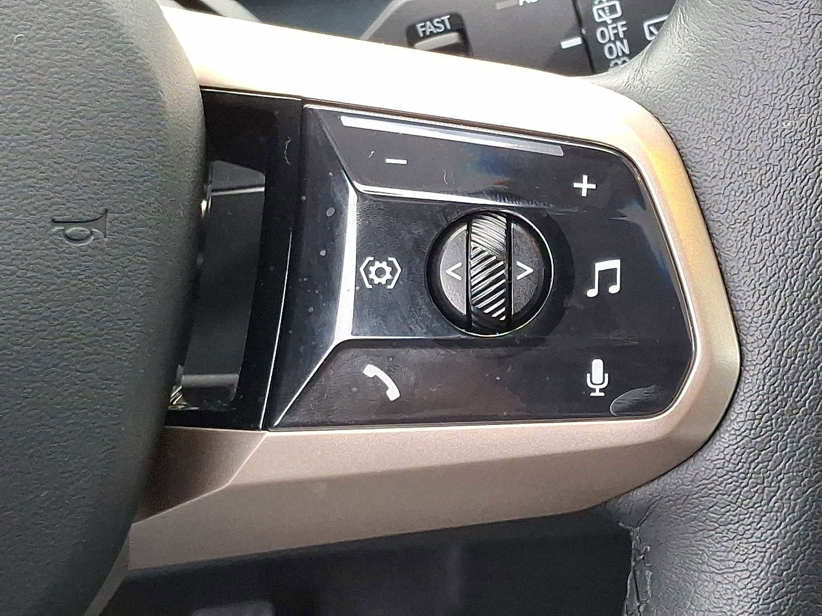 Used 2025 BMW iX xDrive50 image 23