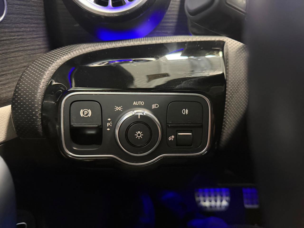Used 2021 Mercedes-Benz CLA 250 w/ AMG Line image 35