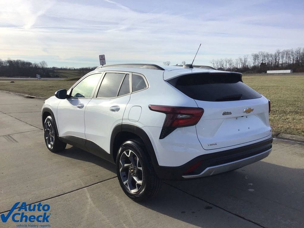 Used 2025 Chevrolet Trax LT image 7