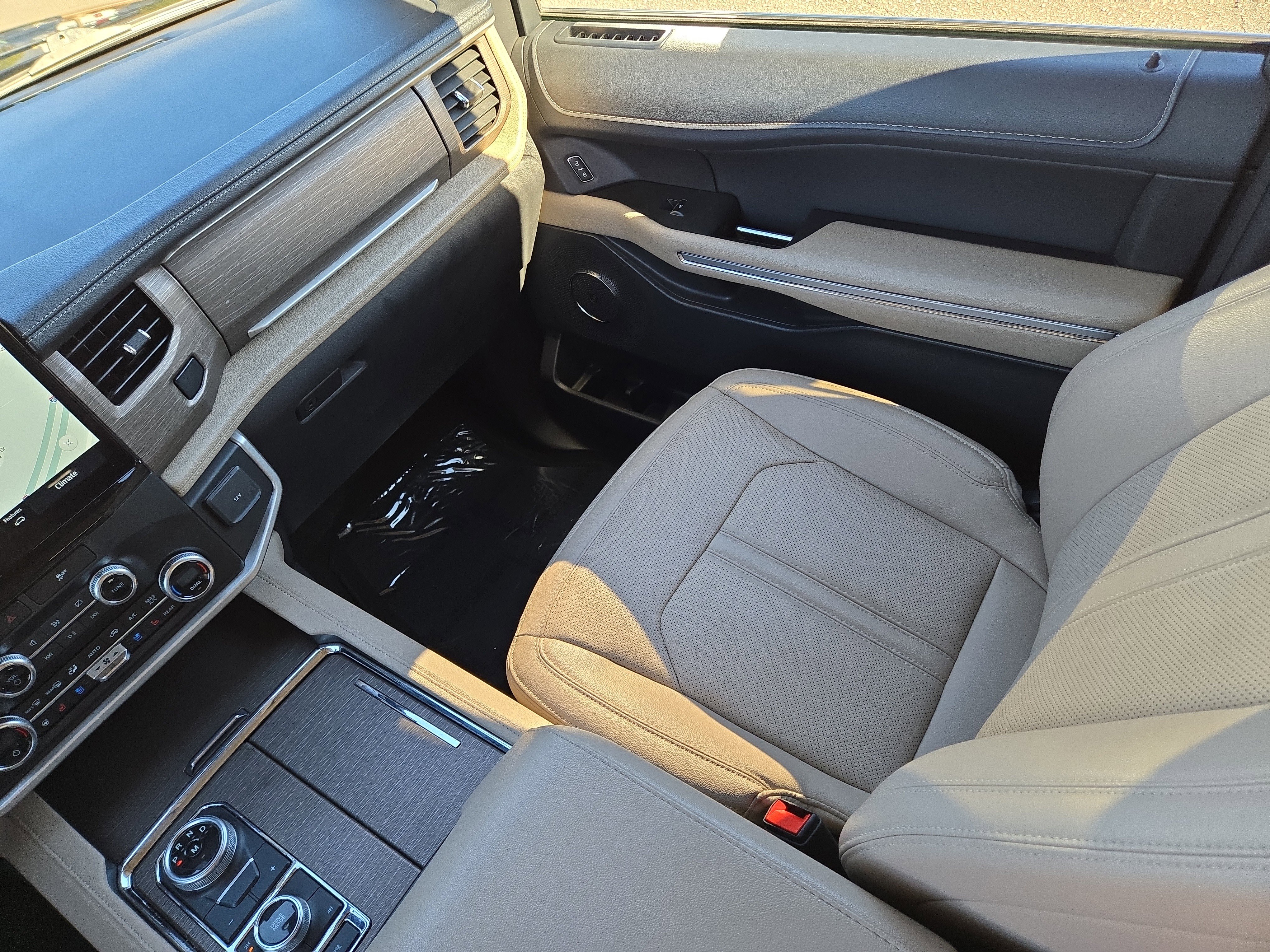 Certified 2024 Ford Expedition Limited image 17