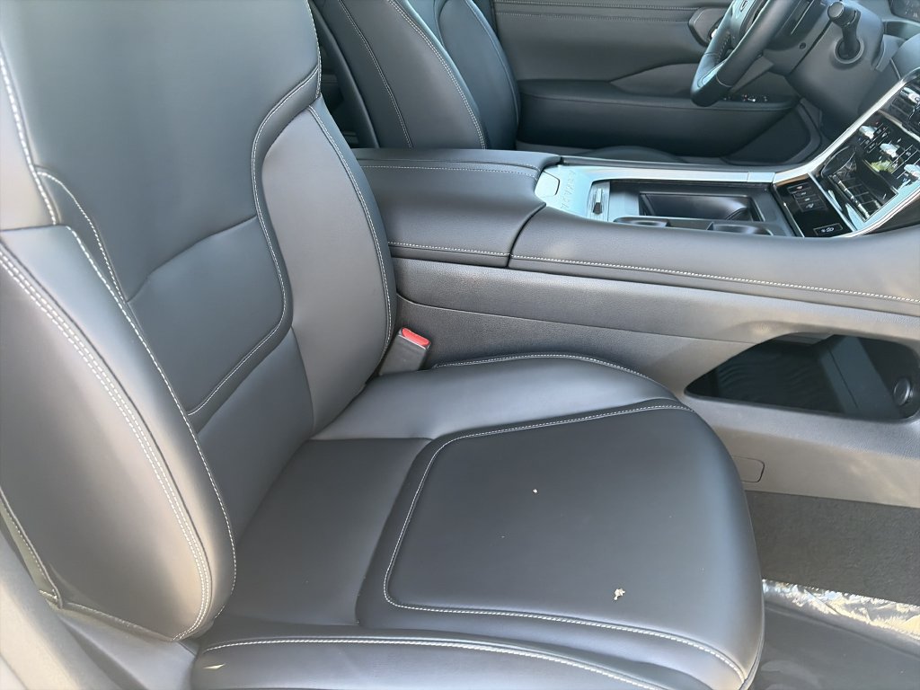 Used 2025 Nissan Armada SV RWD image 31