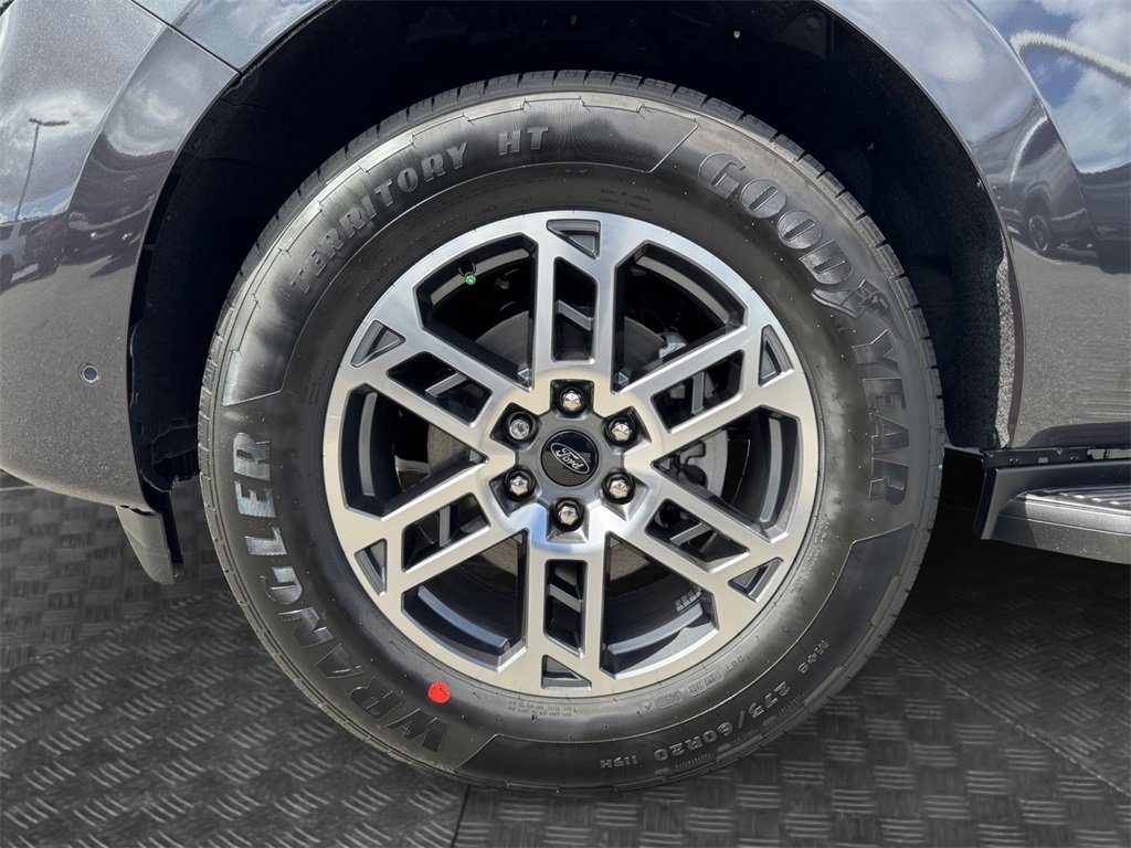 New 2025 Ford Expedition Active image 14