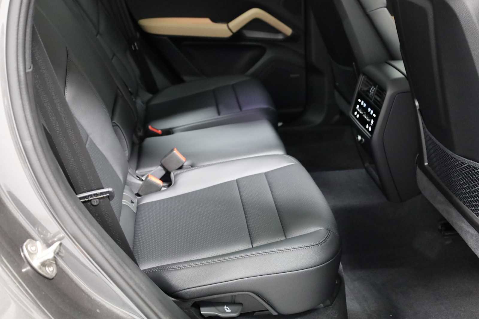 Certified 2024 Porsche Cayenne image 30