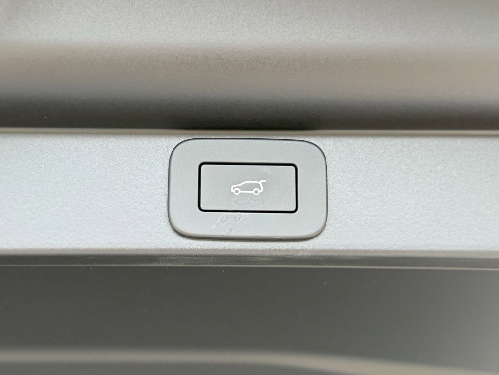 New 2025 Land Rover Range Rover SE image 38