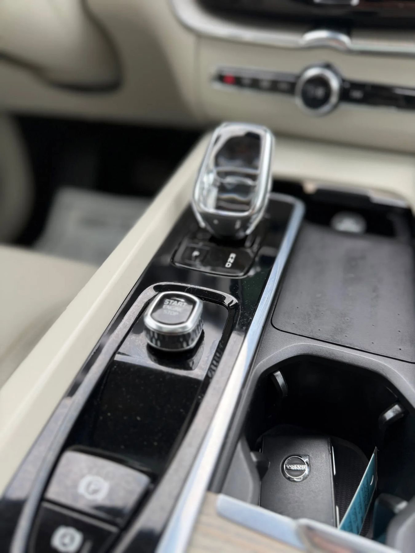 Used 2022 Volvo XC60 T8 Inscription w/ Advanced Package image 30