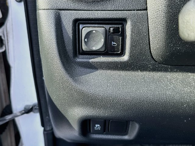 Used 2012 Nissan Versa SV FWD image 9