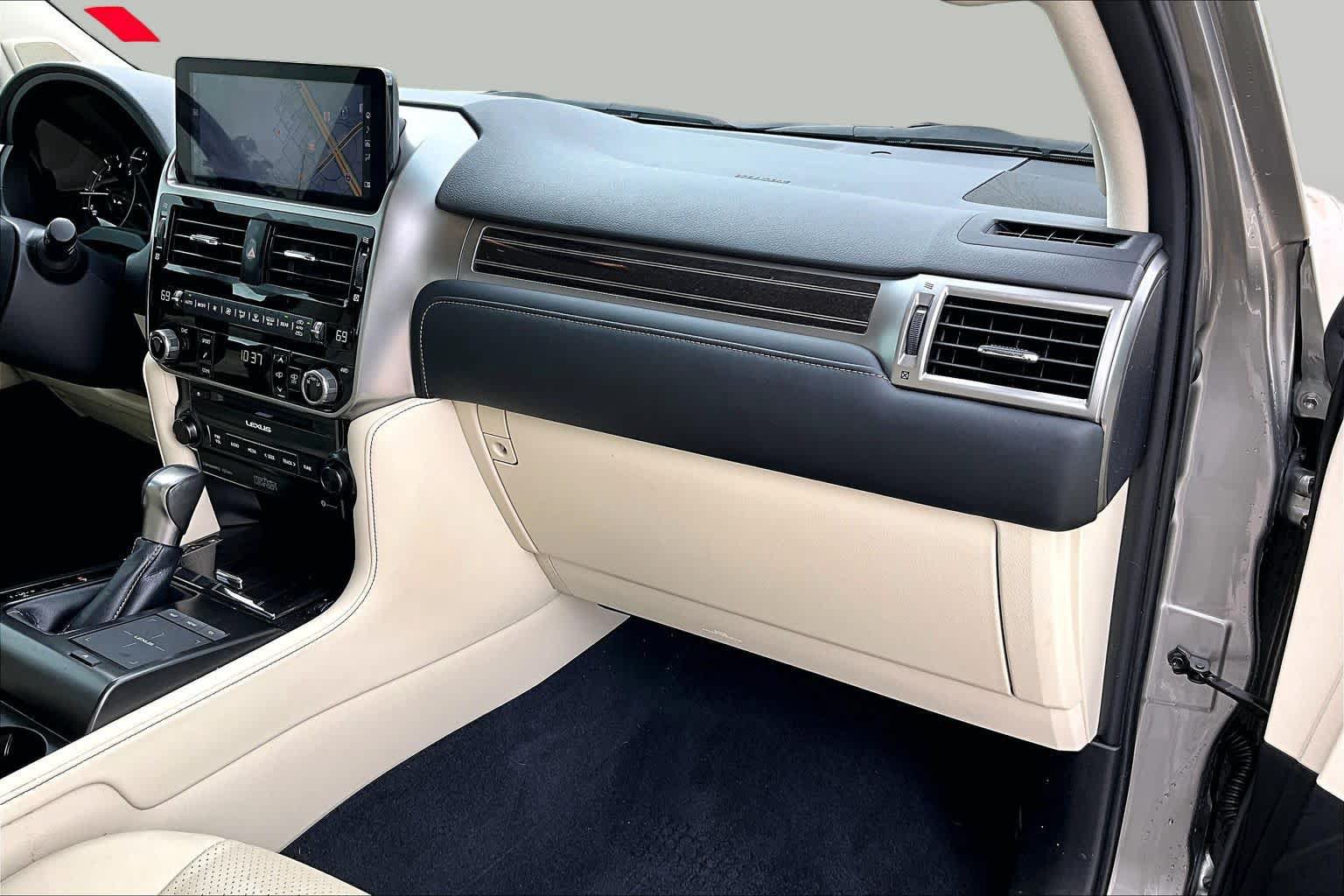 Used 2023 Lexus GX 460 Luxury w/ Sport Design Package AWD/4WD image 19