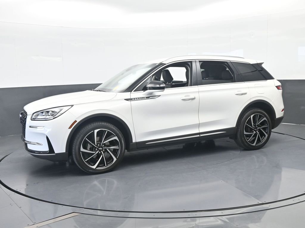 Used 2023 Lincoln Corsair Reserve AWD/4WD image 2