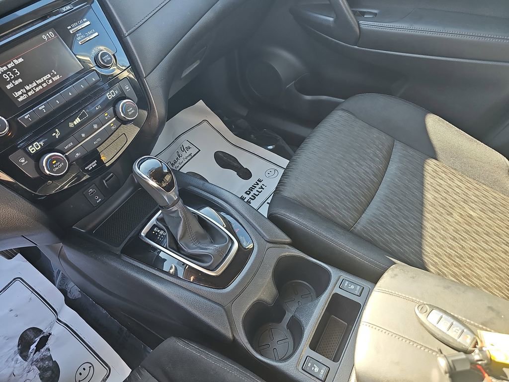 Used 2017 Nissan Rogue SV AWD/4WD image 25