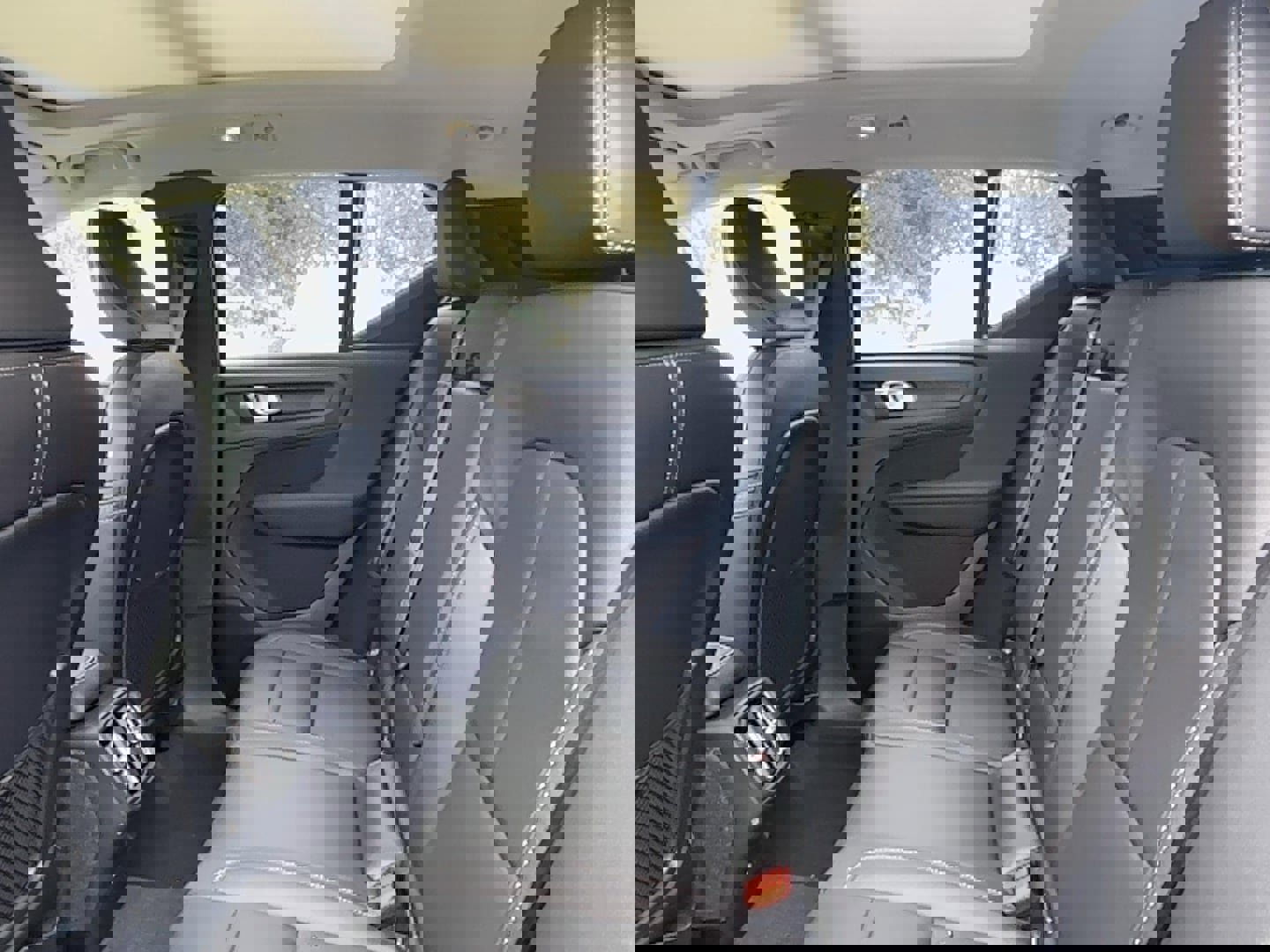 New 2025 Volvo XC40 B5 Ultra w/ Protection Package image 16