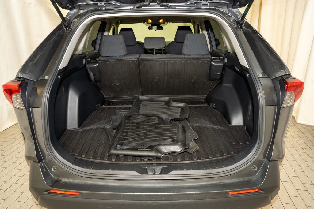 Used 2019 Toyota RAV4 LE image 5