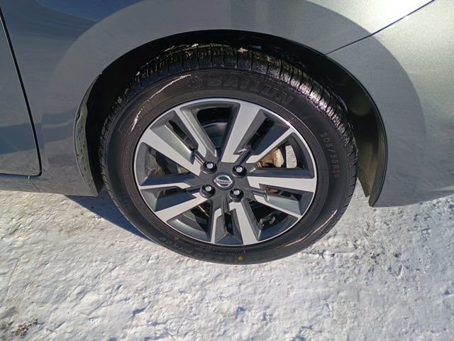 Used 2021 Nissan Versa SV FWD image 10