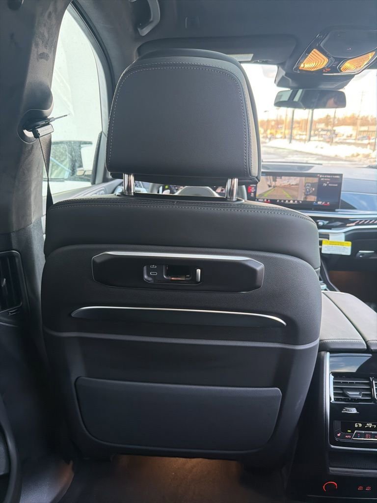 New 2026 BMW X7 M60i image 25