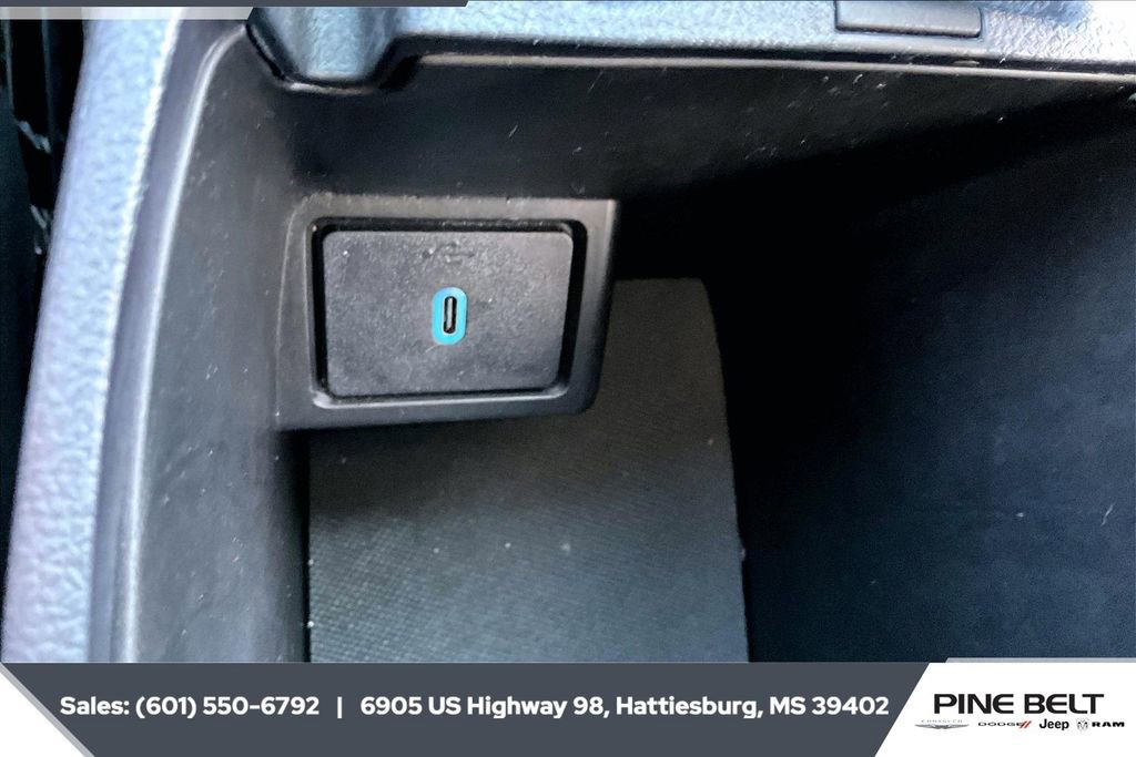 Used 2020 Ford Escape SE image 23