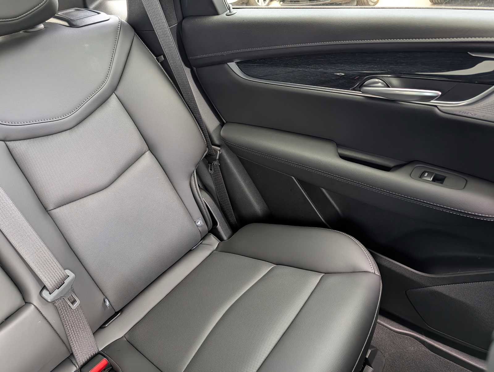 Used 2025 Cadillac XT5 Premium Luxury w/ LPO, Floor Liner Package AWD/4WD image 16