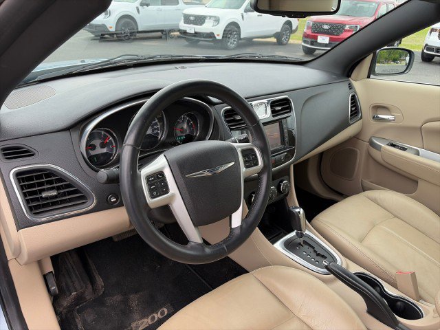 Used 2013 Chrysler 200 Limited FWD image 11