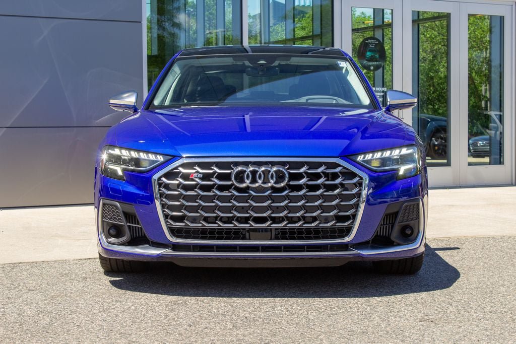Used 2023 Audi S8 w/ S8 Comfort Plus Package AWD/4WD image 2